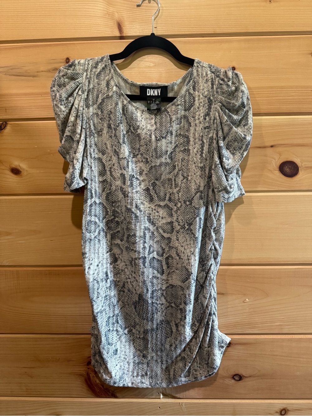 DKNY Gray & Black Patterned Short Sleeve Top